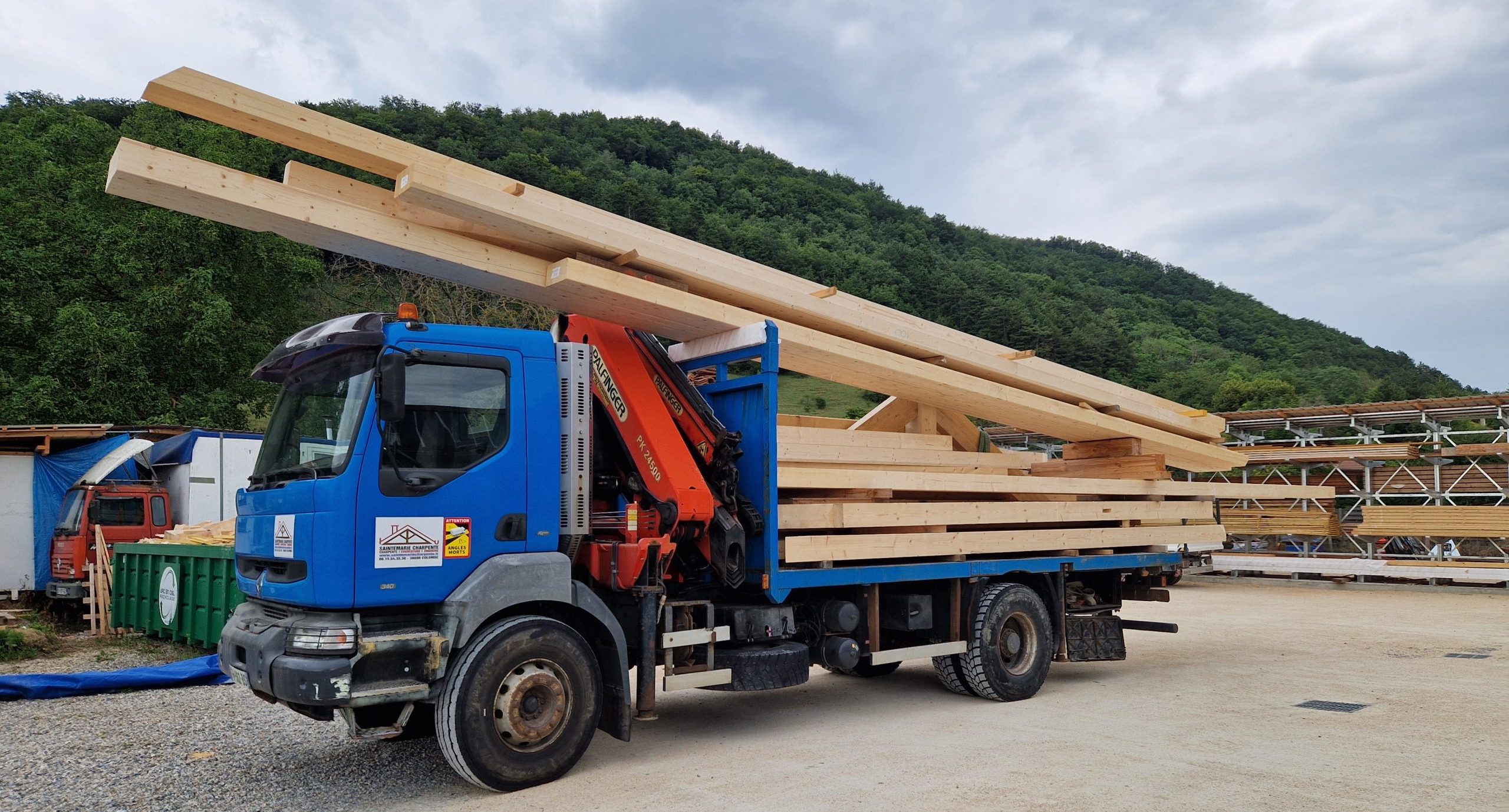 Renault Kerax grue bois charpente